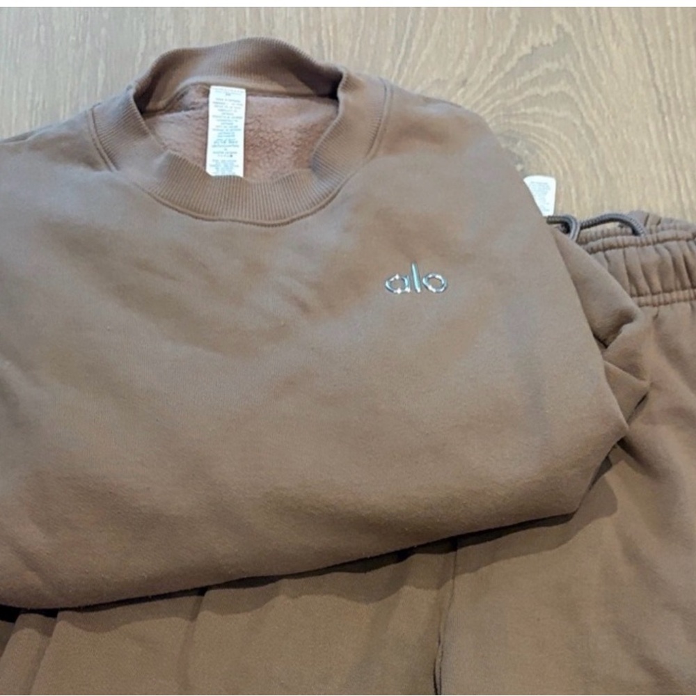 ALO women Tan Crewneck Sweater